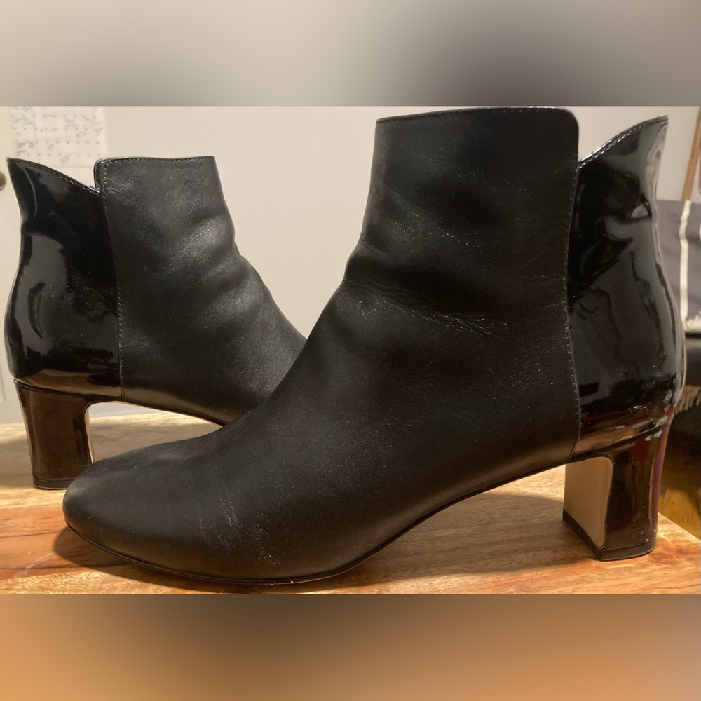 Donald J Pliner Black Leather/ Patent Leather Ankle Boots - size 8